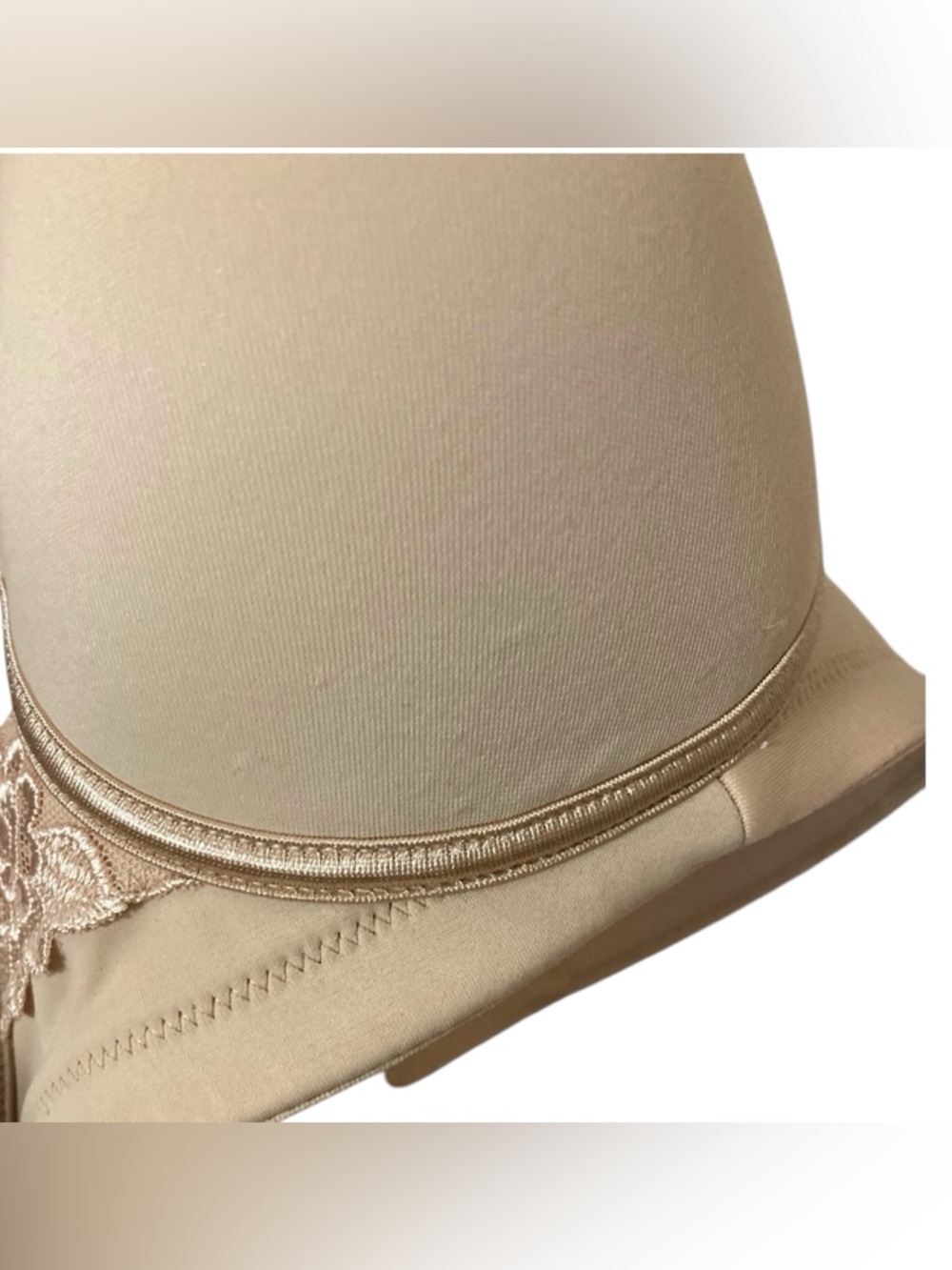 Set of 2 Vanity Fair Size 36C Tan/Beige and White Light Padded Wireless Bras - Picture 11 of 12